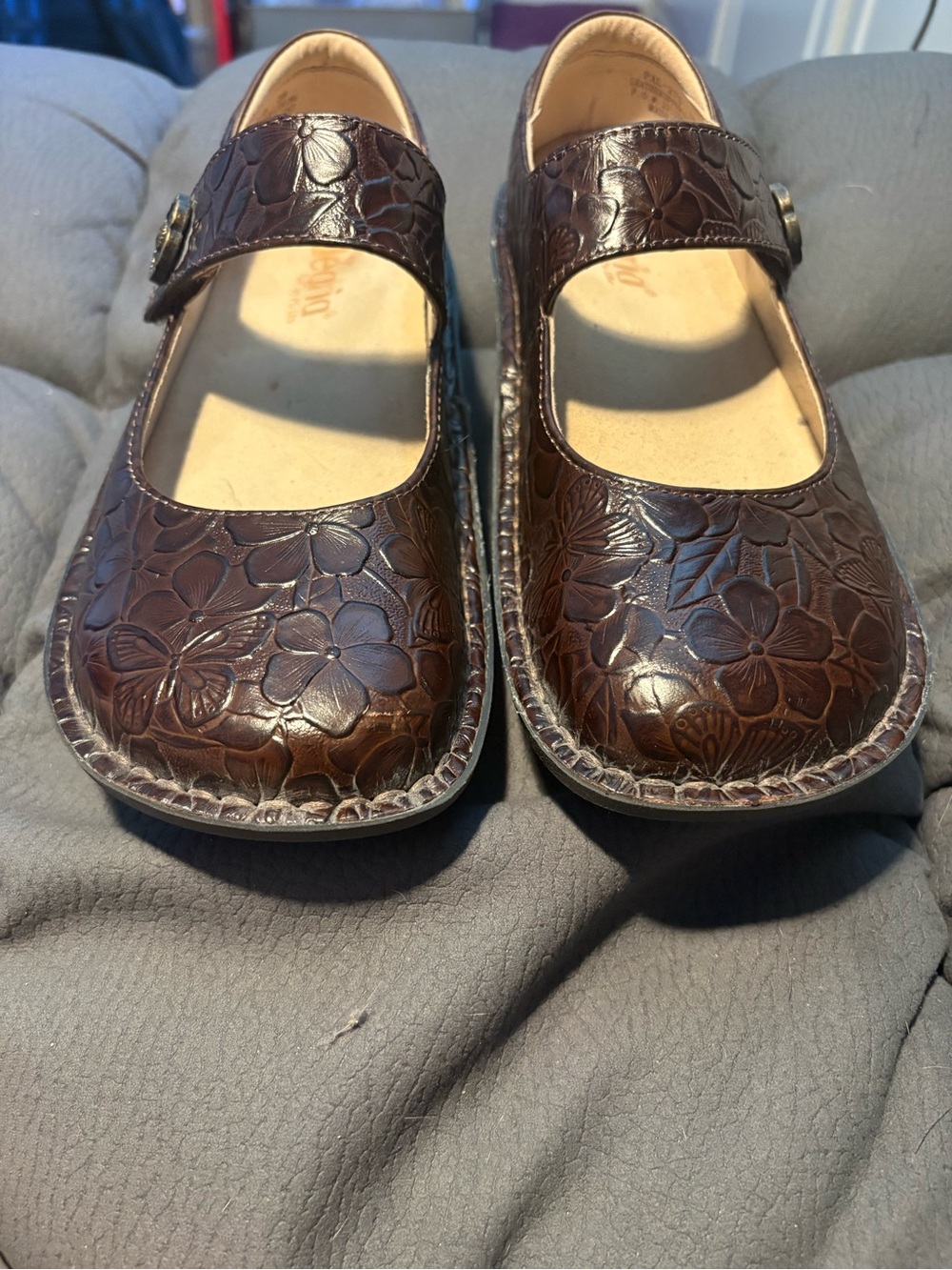 Alegria Paloma Brown Floral Embossed Mary Jane Flats size 38/8-8.5